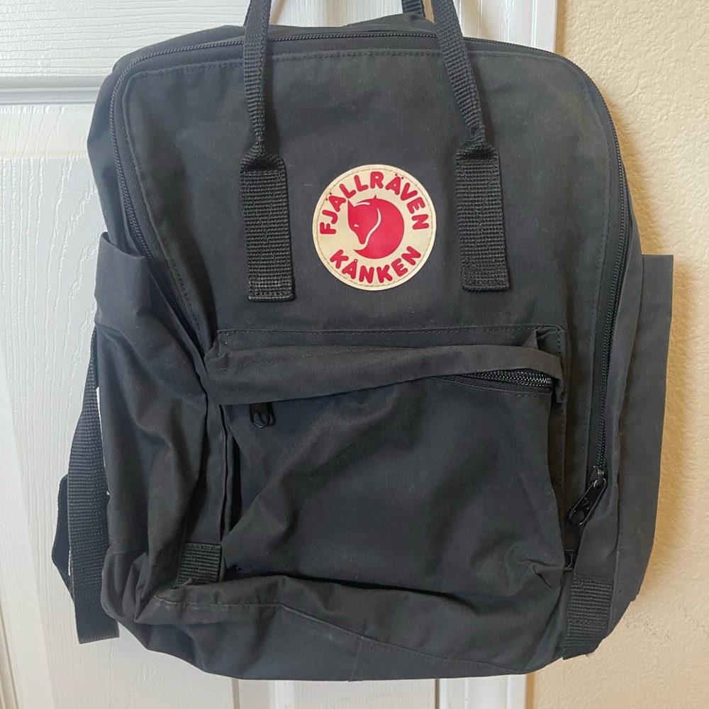 Fjallraven Kånken Backpack in Black with Red Logo